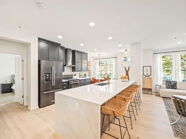 567 S 10th St, Minneapolis, MN 55404