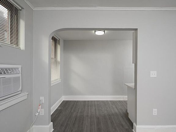 5th image of 230 W Walnut Ln #206B