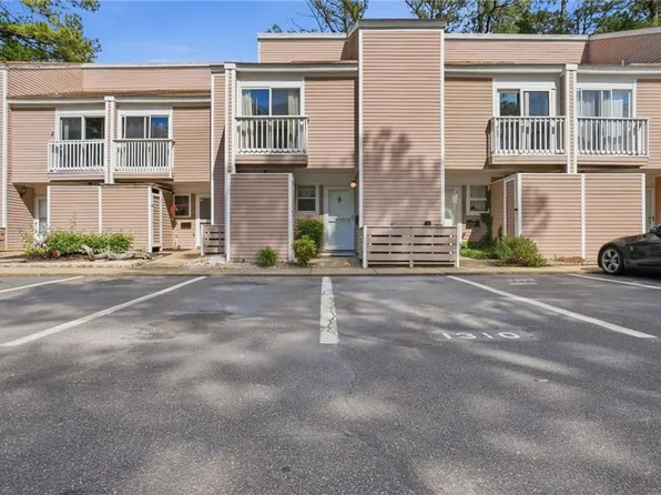 1310 Linkhorn Cir, Virginia Beach, VA 23451