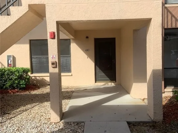 240 Pebble Beach Cir APT F106, Naples, FL 34113