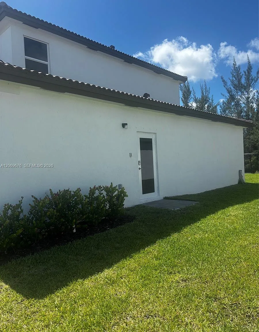 3 bed, 2.5 bath, 2953 sqft, $4,850 — Photo 4