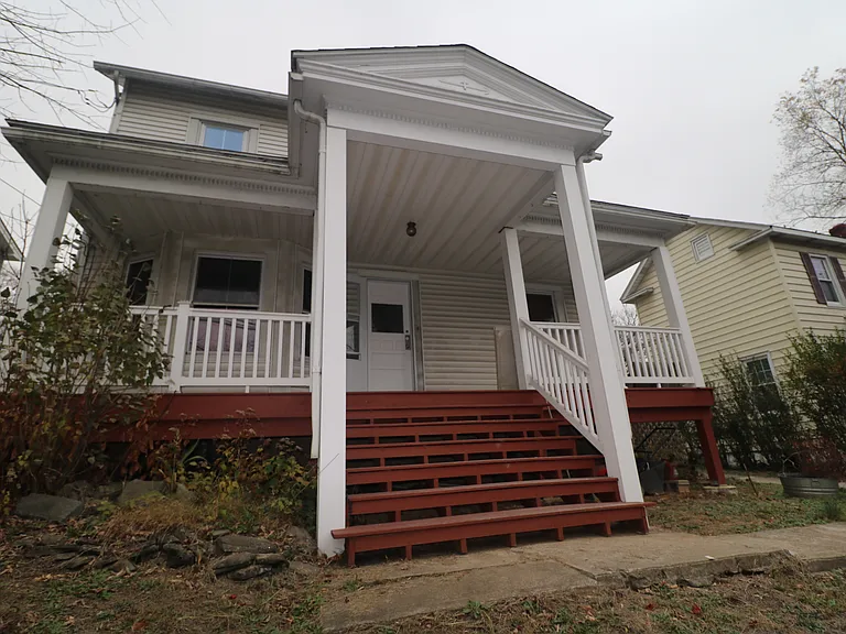 W Main St — Photo 1