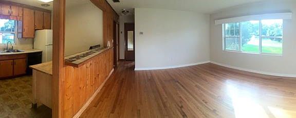 4th image of 39027 Park Dr