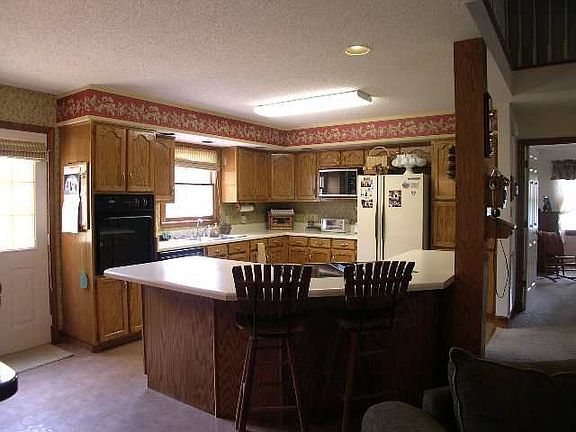 3rd image of 3608 Steeple Chase Ln NE