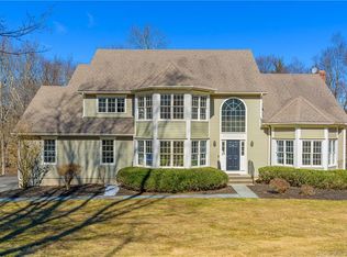 10 Autumn Ridge Rd, Newtown, CT 06470