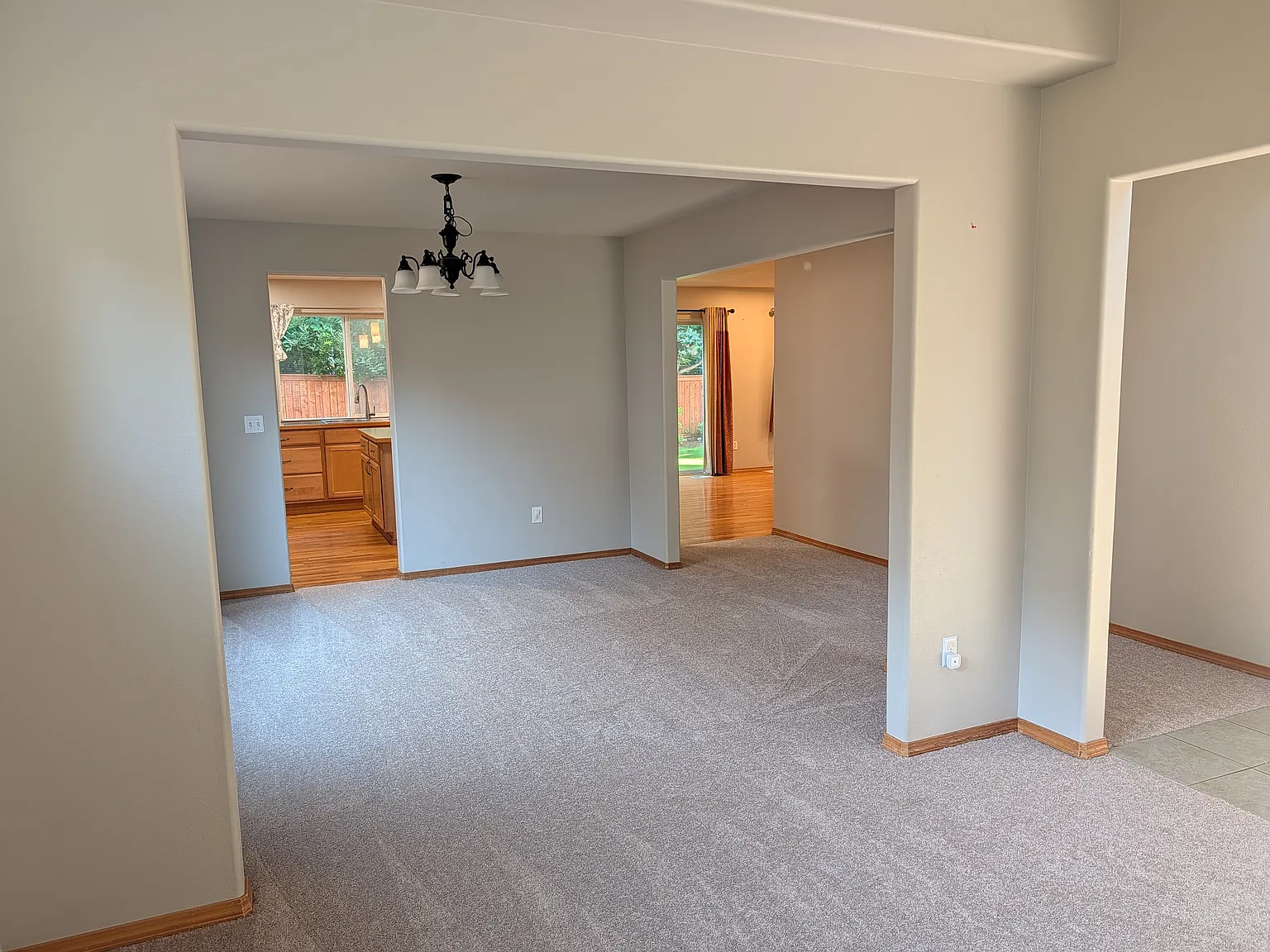 4 bed, 2.5 bath, 2200 sqft, $3,495 — Photo 4