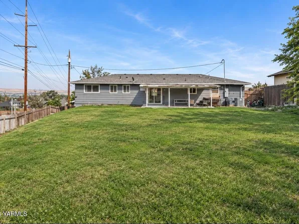 514 Viewcrest Pl, Selah, WA 98942