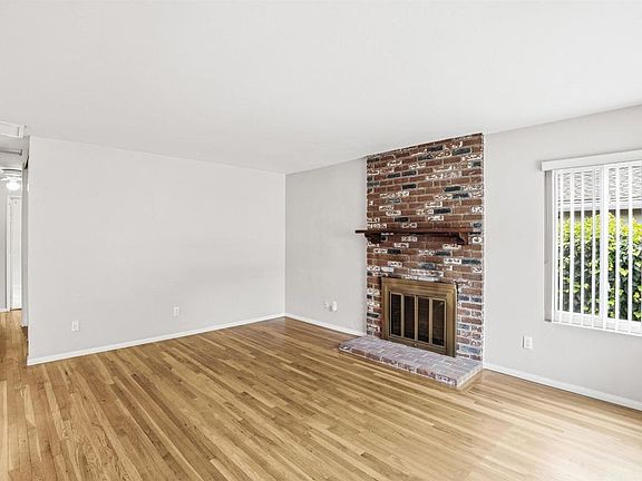 4th image of 6809 Ballinger Ave