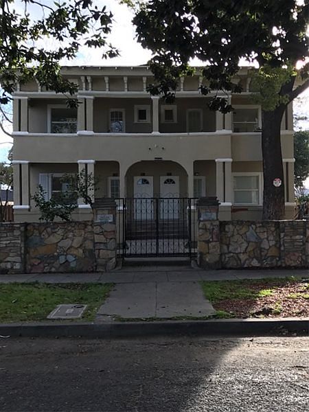 2nd image of 340 N Broadway
