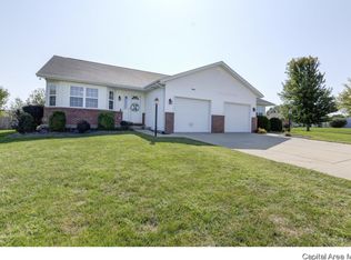 1202 Ptarmigan Dr, Chatham, IL 62629