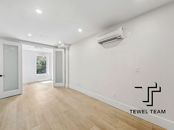 4th image of 322 E 116th St #4B
