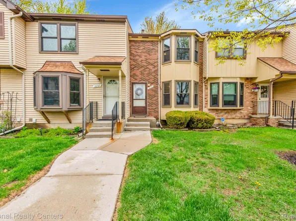 3058 Carly Ct, Auburn Hills, MI 48326