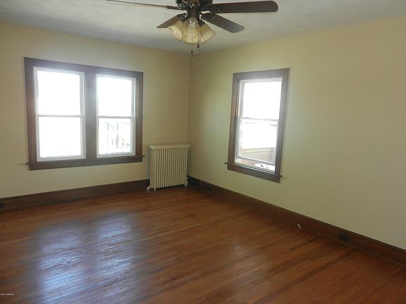 5th image of 324 Beech St S