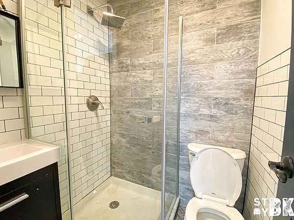 4th image of 509 Van Buren St #F2