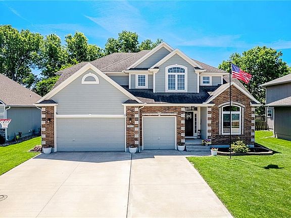 3rd image of 2817 SE Jennifer Dr