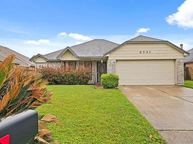 8731 Croteau Dr — Photo 1