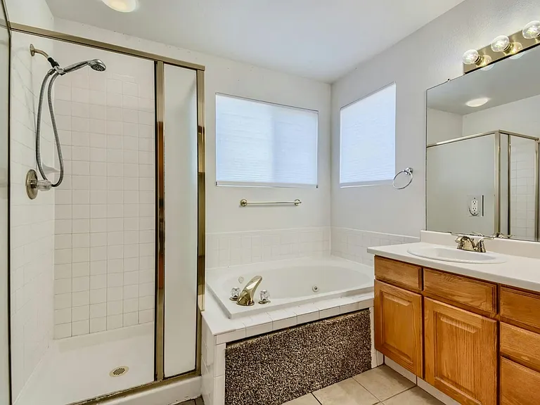 9528 High Cliffe St — Photo 11