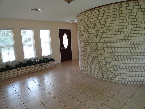 3rd image of 6021 Hermitage Dr