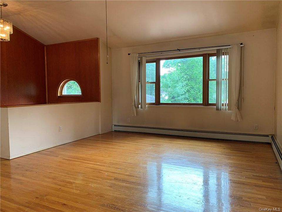 31 Perry Ln, Wheatley Heights, NY 11798 Zillow