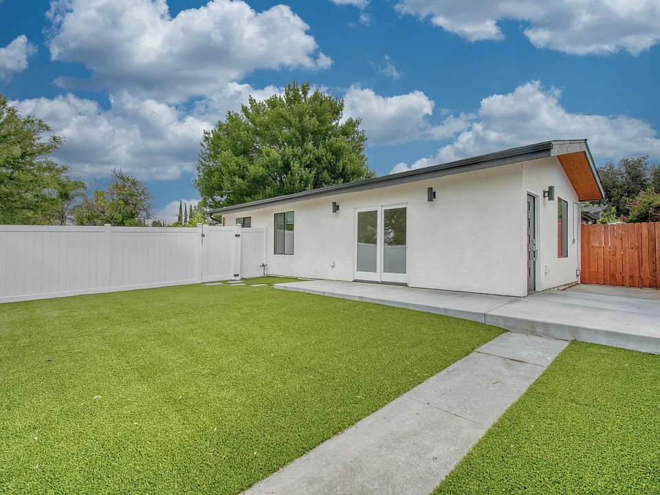 7898 Sale Ave