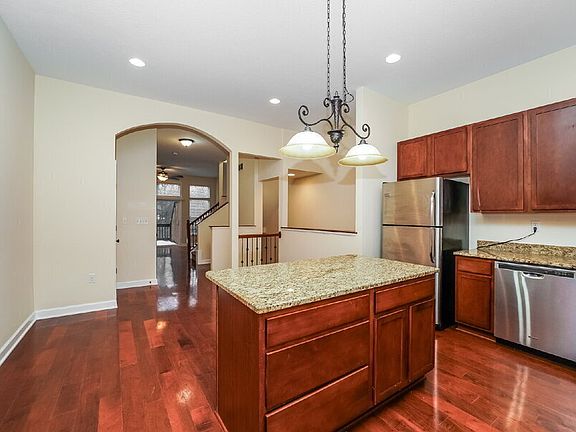 5th image of 39 Grandview Dr