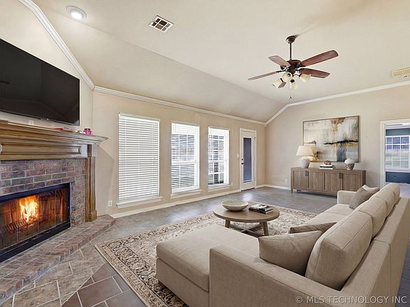 3rd image of 3025 Grimes Rd