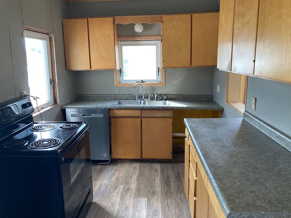 1st image of 823 S Superior St