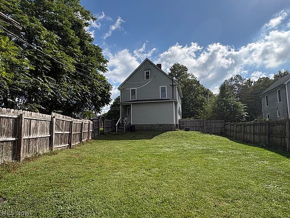 2nd image of 122 Harris St