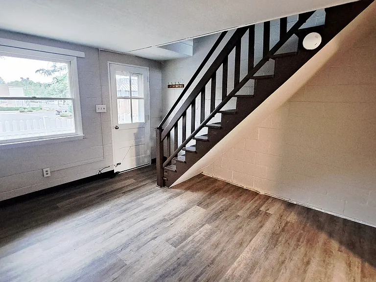 240 W High St — Photo 6