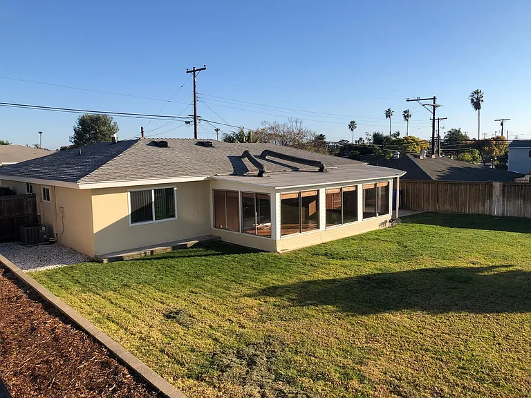 2206 Crestline Dr — Photo 2