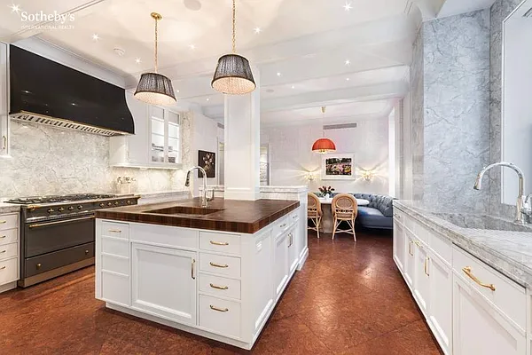 Sold by Sotheby's International Realty | media 22