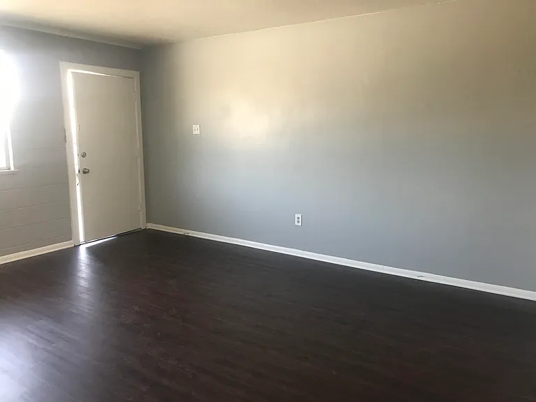 Highland Square Apartments — Photo 18