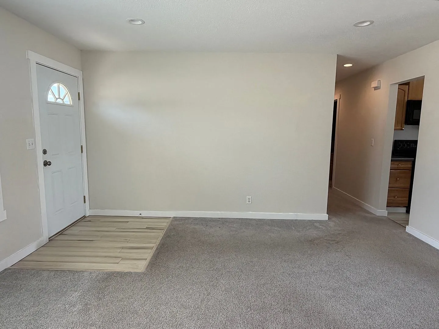 Now renting 3 bedroom, 2 bathroom House — Photo 4