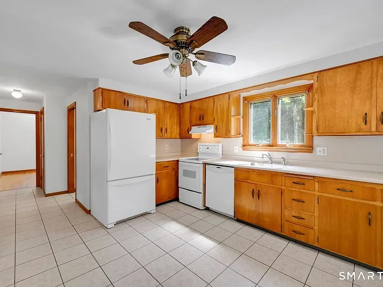 49 Schaffer Dr — Photo 6