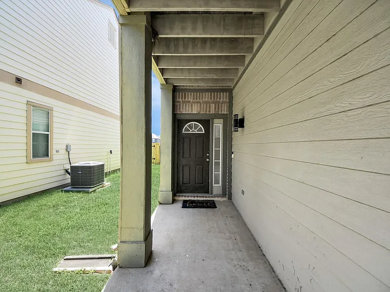 11027 Dellrose Crossing Dr — Photo 3