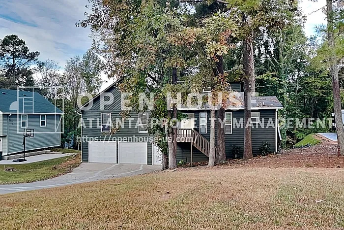 3 bed, 2.0 bath, 2442 sqft, $2,350 — Photo 1