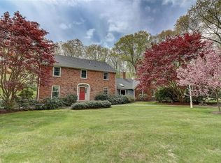 40 Falcon Cir, East Greenwich, RI 02818