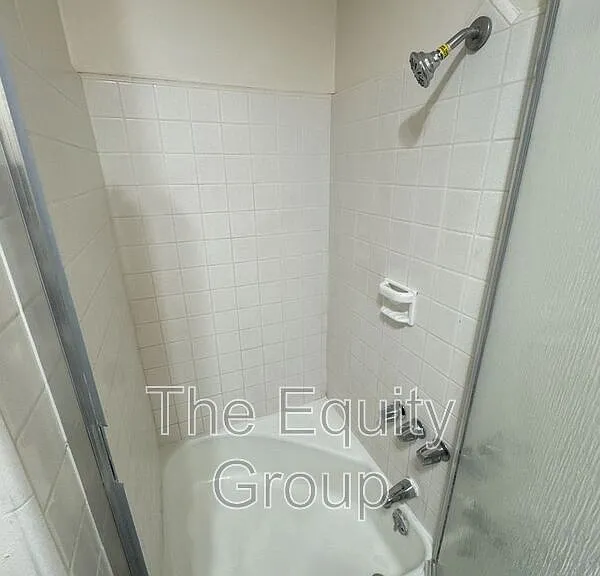 1124 E St #D — Photo 9
