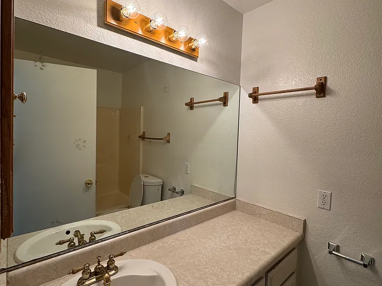 13718 Nassau Dr — Photo 9