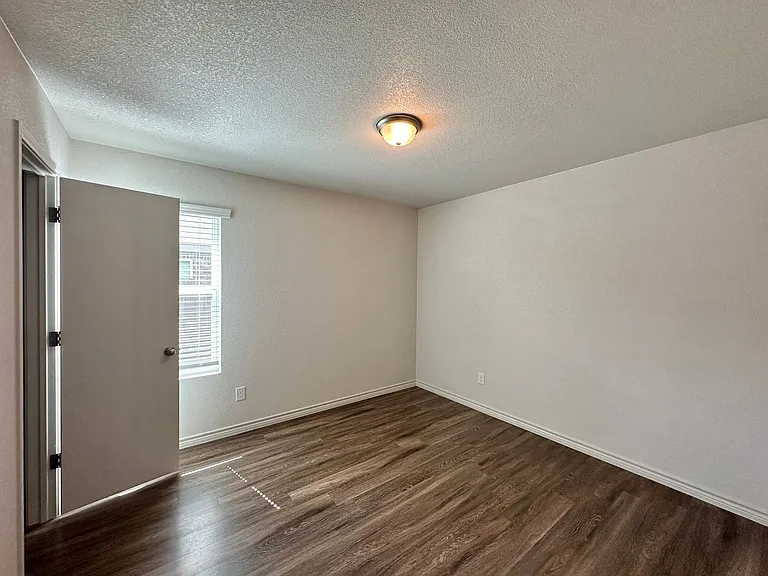 1837 Clovis Dr — Photo 31