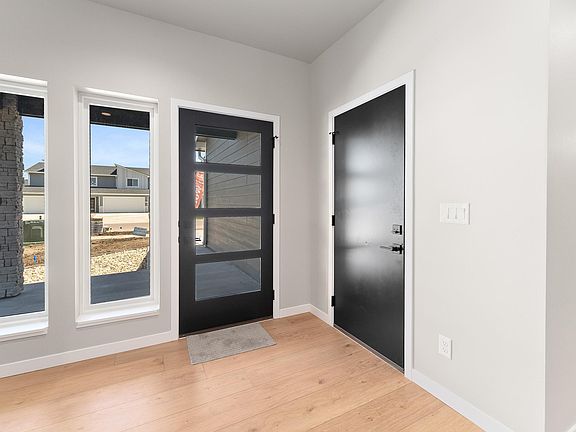 3rd image of 517 Oxford Ave