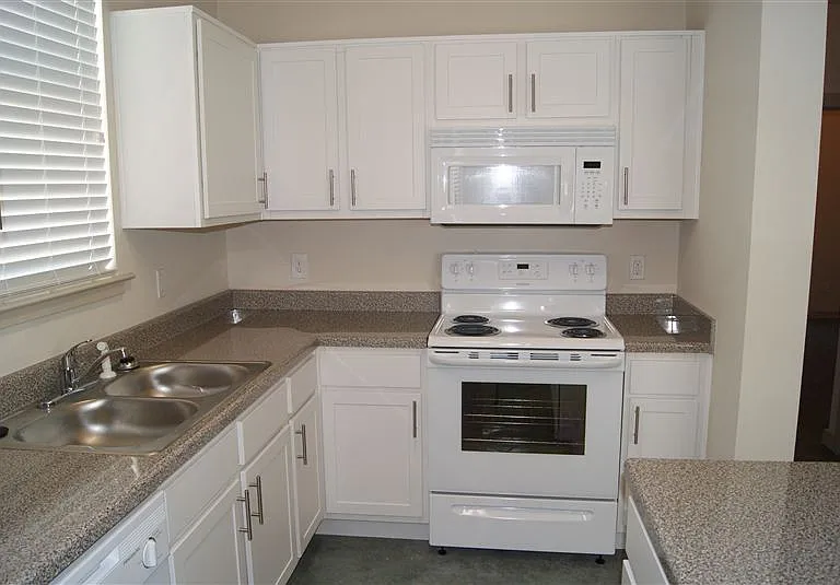 785 E Independence St — Photo 3