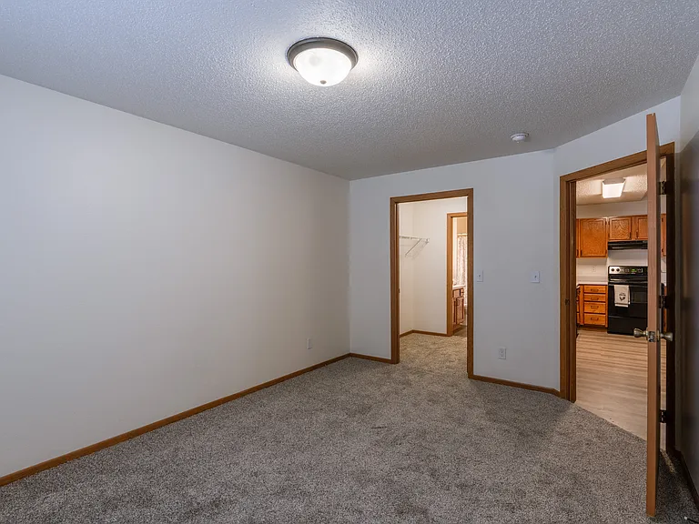 Fargo, ND Willow Park Apartments | Bedroom
