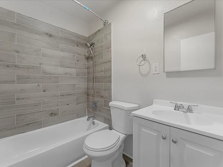 16935 S Vermont Ave #10 — Photo 9