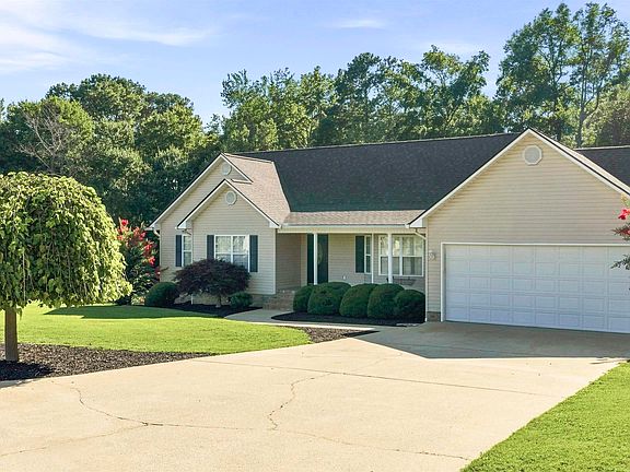 2nd image of 11 Autumn Run Rd NE