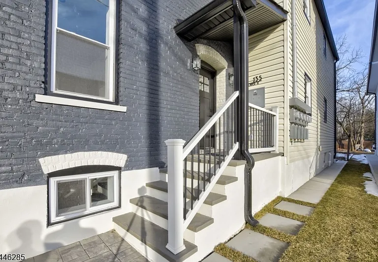 135 Forest St #1R — Photo 3