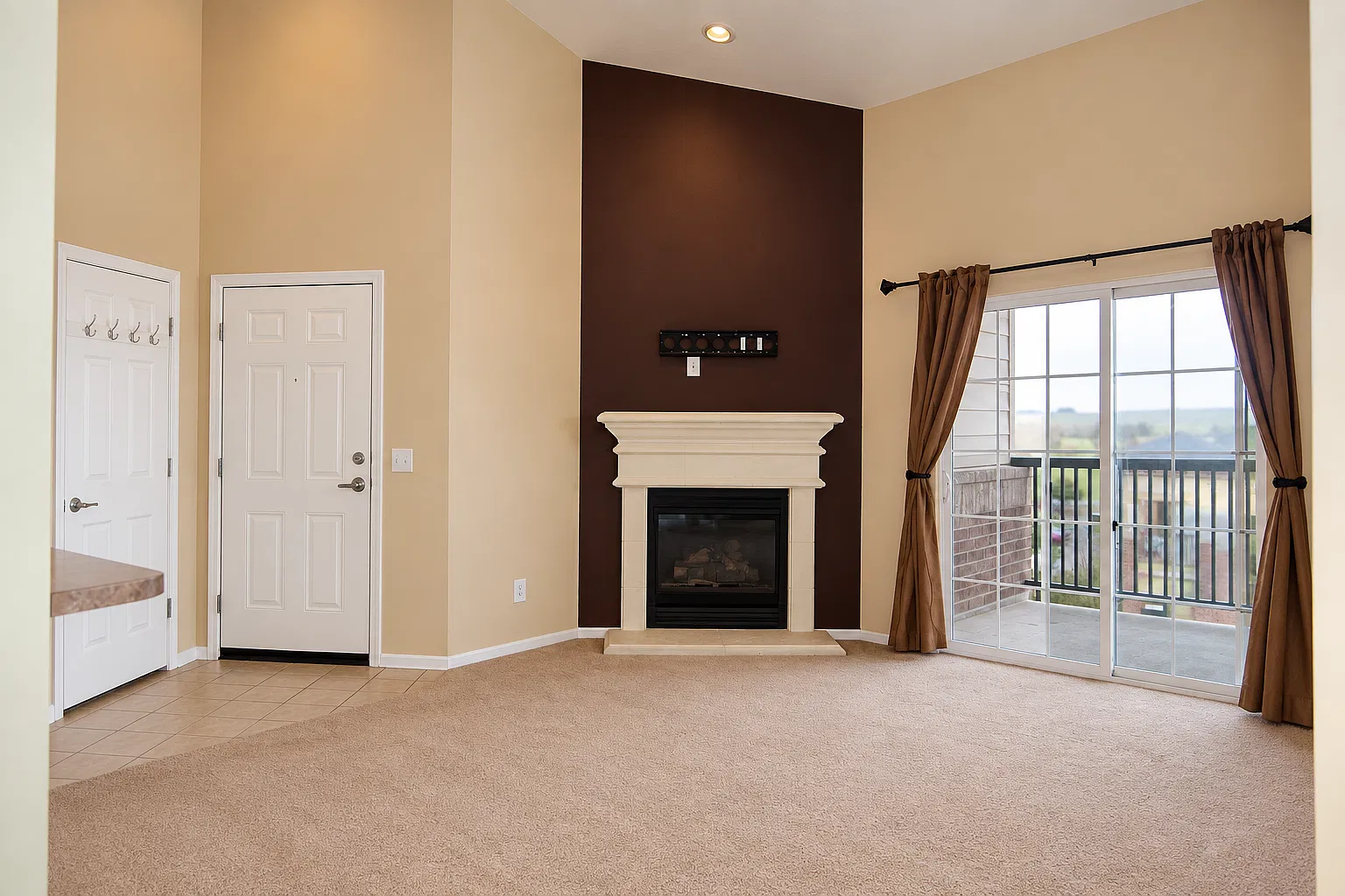 2 bed, 1214 sqft, $1,950 — Photo 2