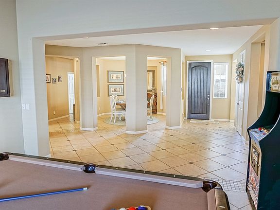 LIVING RM TO ENTRANCE
