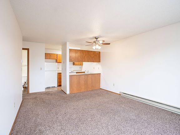 Fargo, ND Hawthorn Apartments | 11A | Living