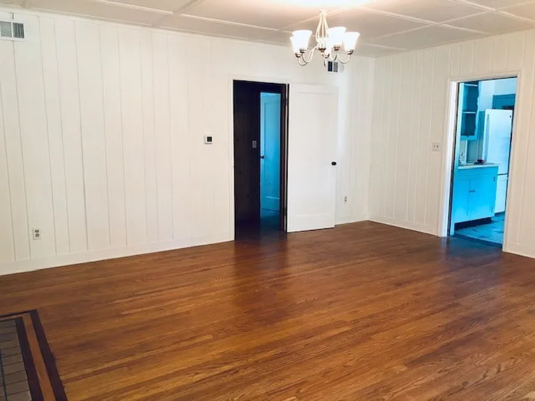 448 N Marion Ave — Photo 6